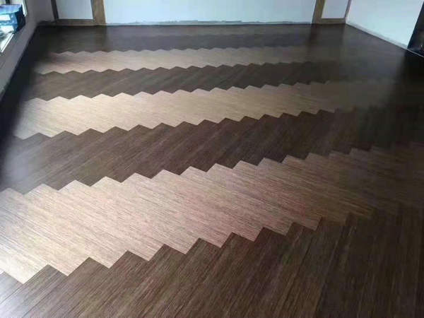 總覺得家里地板鋪設的沒新意？干脆換成魚骨拼，自帶“大氣”