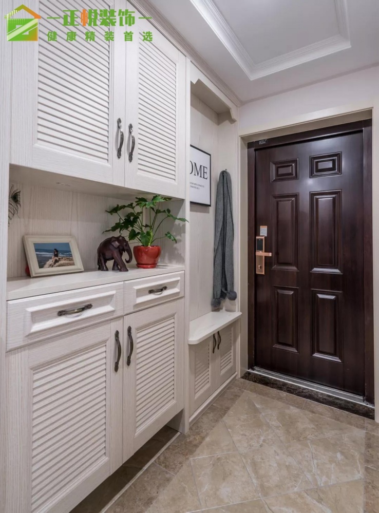 玄關(guān)玄關(guān)柜裝修效果圖衣帽間還不知道怎么設(shè)計嘛，看這美式經(jīng)典玄關(guān)設(shè)計圖片賞析