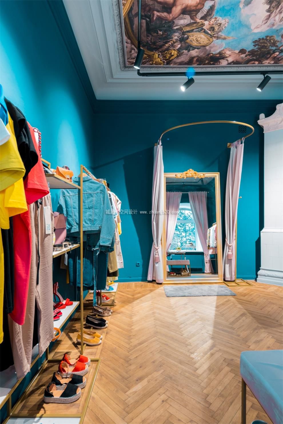 品牌折扣女裝店裝修風(fēng)格有哪些？