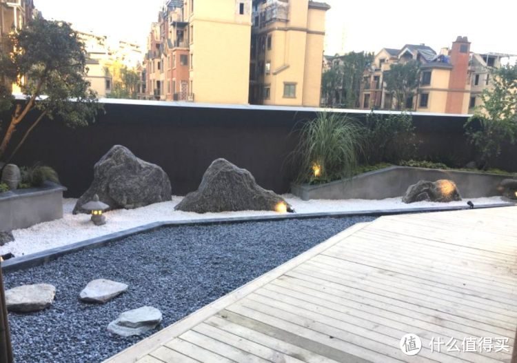 ?買低樓層82㎡新房，花25萬裝修，主要就為了這100㎡豪華大露臺(tái)