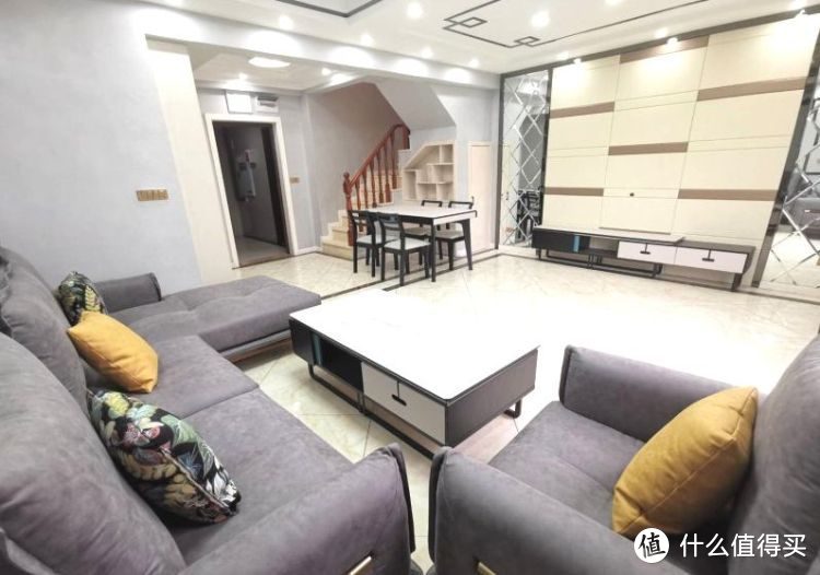 買不起別墅可以看看躍層，128㎡三室兩廳大躍層，堪稱空中別墅