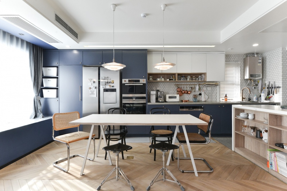 功能區(qū)木地板裝修效果圖把精裝房拆成毛坯，打造出會(huì)變形北歐極簡(jiǎn)功能區(qū)設(shè)計(jì)圖片賞析