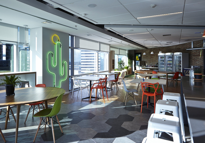 上海辦公室有人辦公照片_上海辦公室裝修設計_上海 遠程設計 裝修