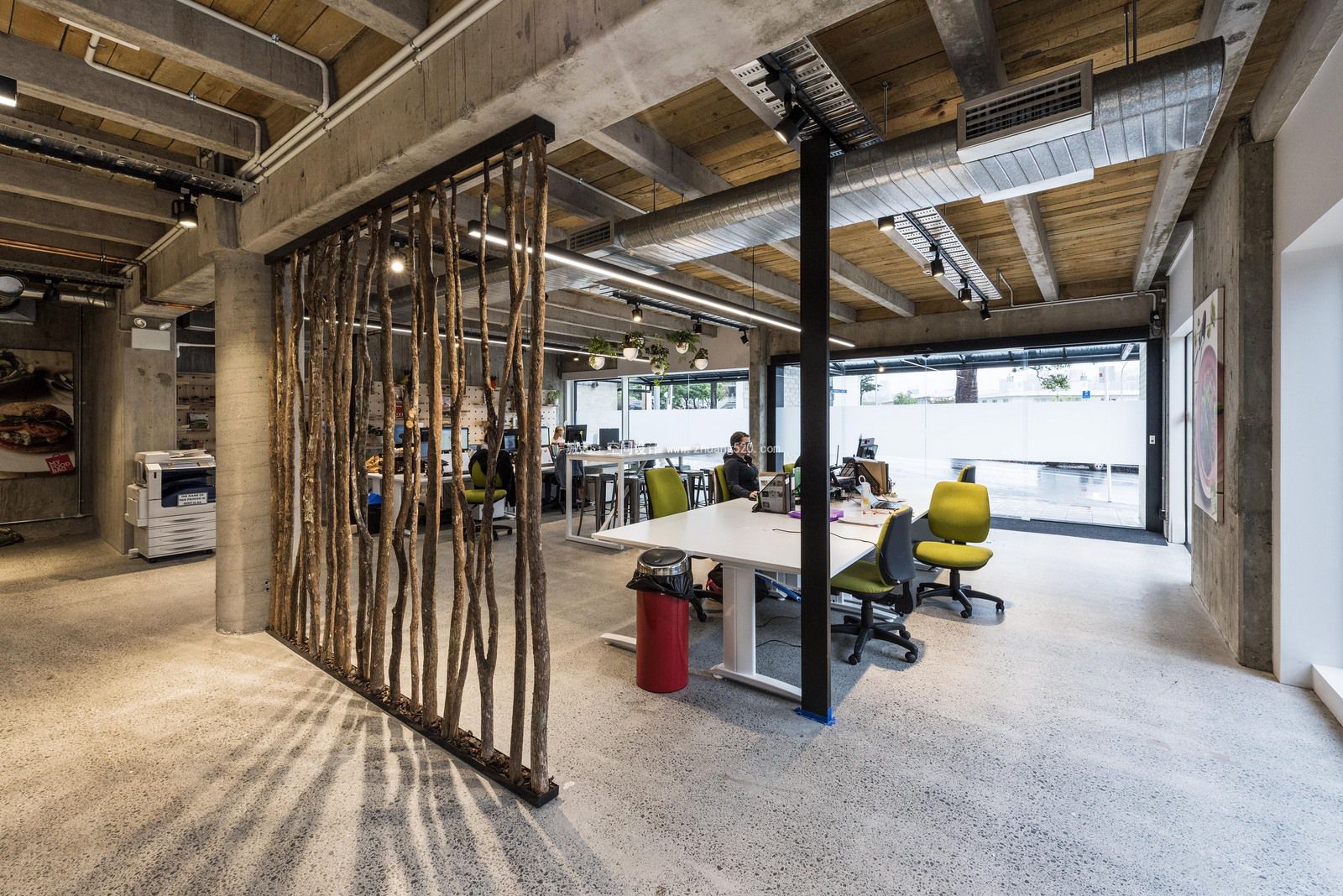 工業(yè)loft風(fēng)格的特點(diǎn)_工業(yè)感覺(jué)的展廳裝修_工業(yè)風(fēng)裝修