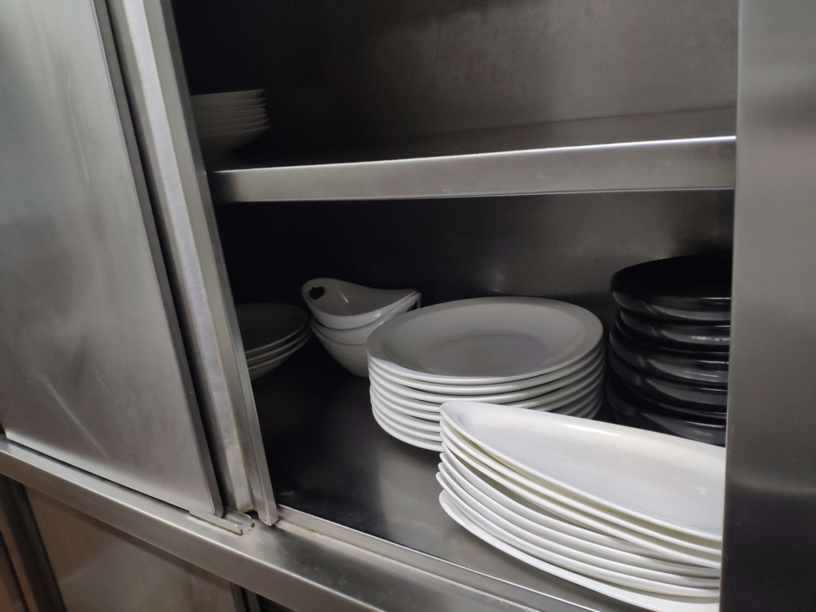 飯店廚房排風系統裝修_飯店廚房裝修_飯店透明廚房裝修效果圖