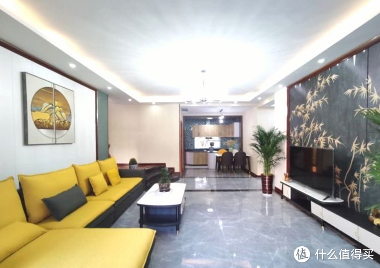 136㎡錯層大四房，優(yōu)雅的新中式裝修，衣柜里面裝廁所，誰見過？