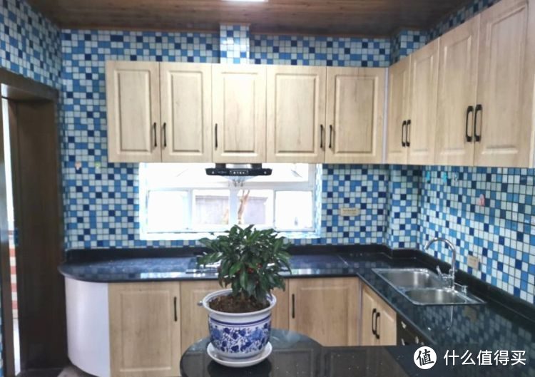 136㎡錯層大四房，優(yōu)雅的新中式裝修，衣柜里面裝廁所，誰見過？