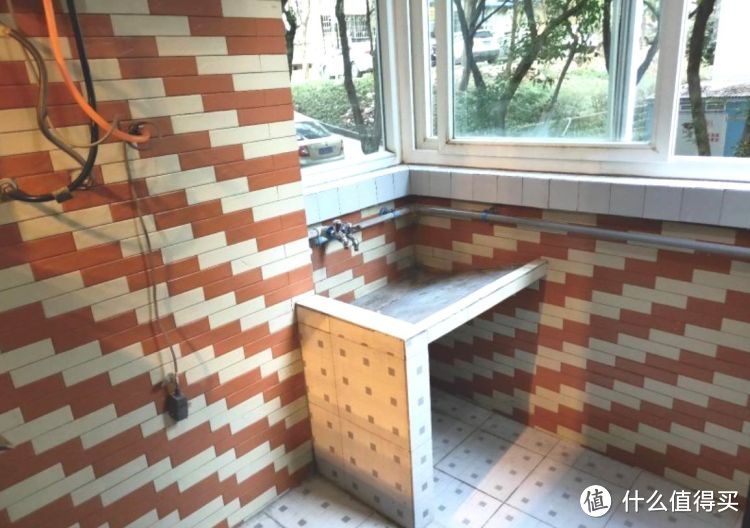 136㎡錯層大四房，優(yōu)雅的新中式裝修，衣柜里面裝廁所，誰見過？