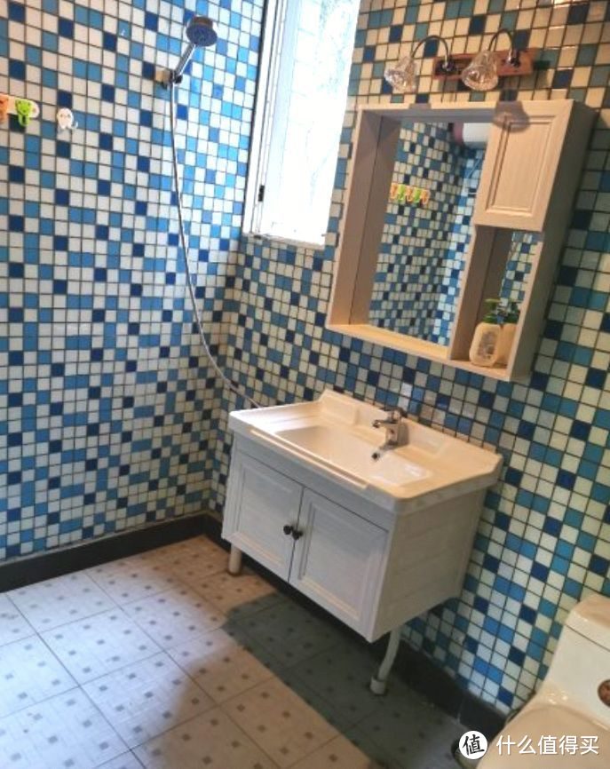 136㎡錯層大四房，優(yōu)雅的新中式裝修，衣柜里面裝廁所，誰見過？