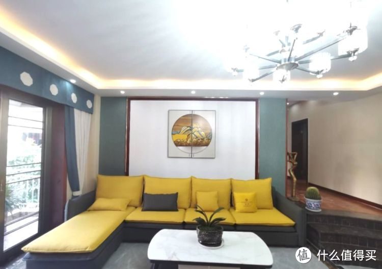 136㎡錯層大四房，優(yōu)雅的新中式裝修，衣柜里面裝廁所，誰見過？