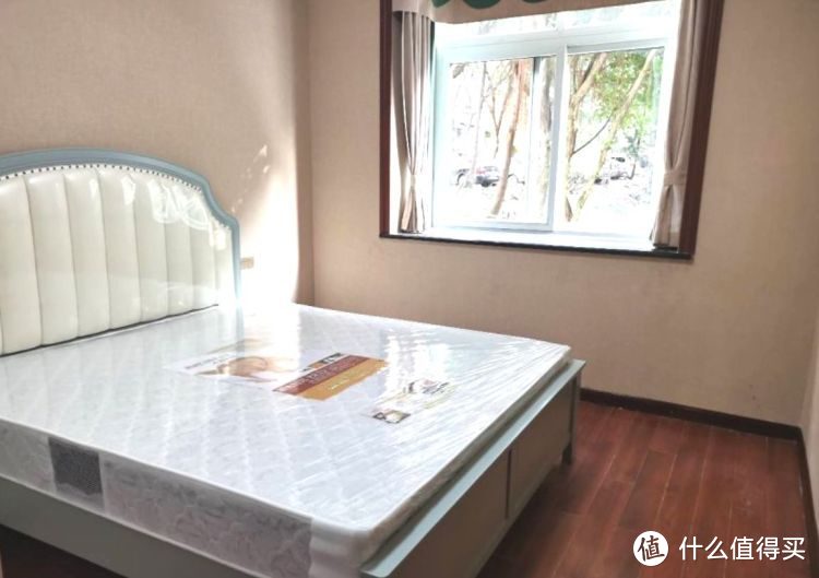 136㎡錯層大四房，優(yōu)雅的新中式裝修，衣柜里面裝廁所，誰見過？