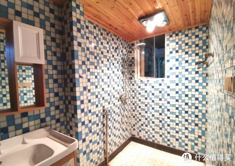 136㎡錯層大四房，優(yōu)雅的新中式裝修，衣柜里面裝廁所，誰見過？