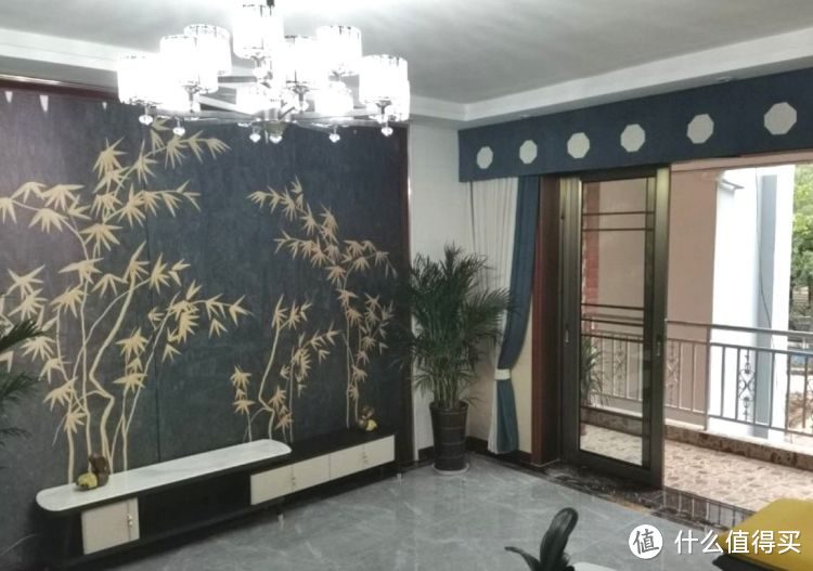 136㎡錯層大四房，優(yōu)雅的新中式裝修，衣柜里面裝廁所，誰見過？