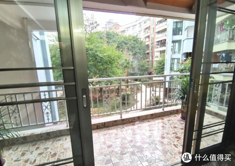 136㎡錯層大四房，優(yōu)雅的新中式裝修，衣柜里面裝廁所，誰見過？