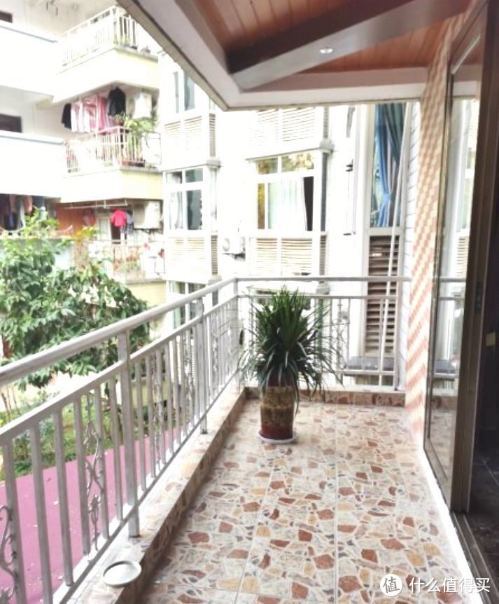 136㎡錯層大四房，優(yōu)雅的新中式裝修，衣柜里面裝廁所，誰見過？