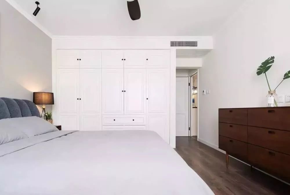 走入式衣柜好嗎_走入式衣柜移門(mén)_走入式衣柜裝修效果圖