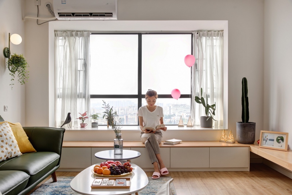 客廳木地板裝修效果圖改造一堵墻，白色+原木配色的家北歐極簡客廳設(shè)計圖片賞析