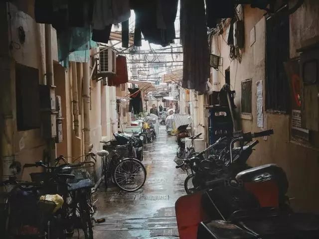 夫妻買上海遠郊25㎡柴棚間，花光積蓄改陽光玻璃房，效果太意外了