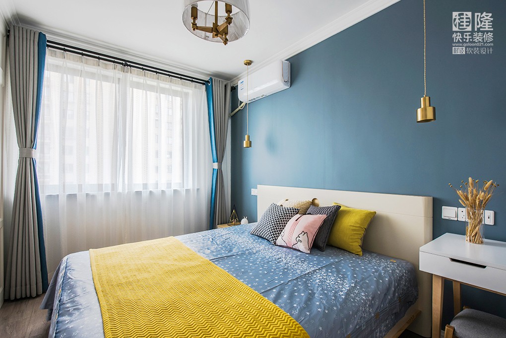 臥室窗簾裝修效果圖90㎡北歐風(fēng)二居室，詩(shī)意地棲居北歐極簡(jiǎn)臥室設(shè)計(jì)圖片賞析