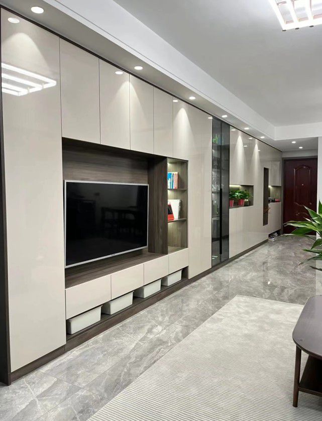 121平三室兩廳裝修，入住2個(gè)月，入戶滿墻柜很滿意