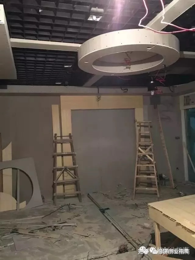 服裝店裝修_炒雞店門頭裝修店內圖_服裝淘寶店裝修素材