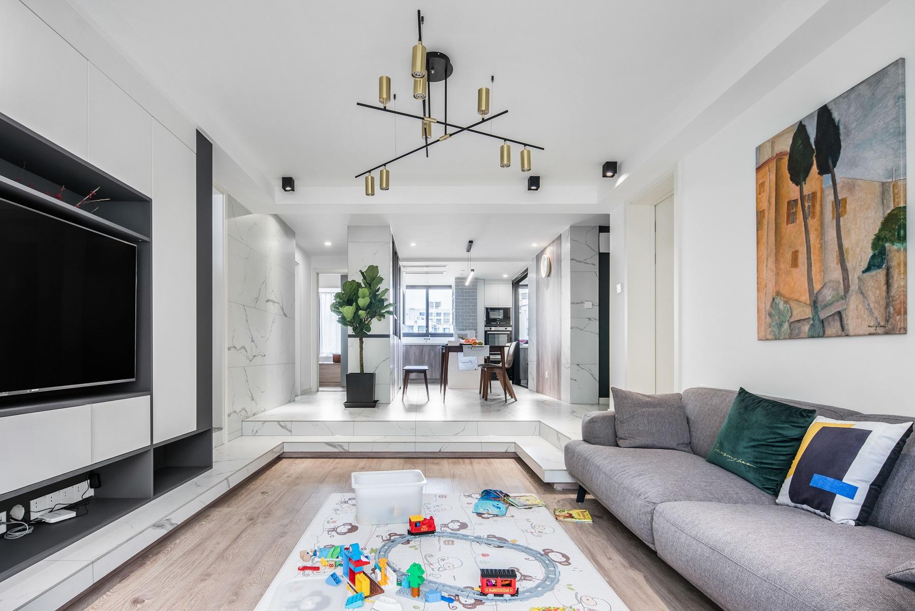 “去客廳化”正流行，客廳地面抬高30cm，做下沉式設計，多個茶室