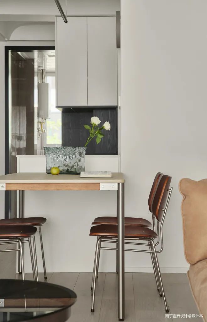 破舊老房改為完美婚房，餐廳改書房，實用又舒適