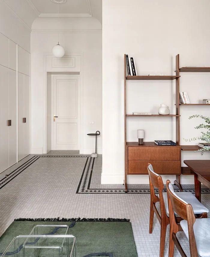 客餐廚一體化，臥室?guī)И毩⒁旅遍g，化繁為簡的裝修，簡潔不失高級