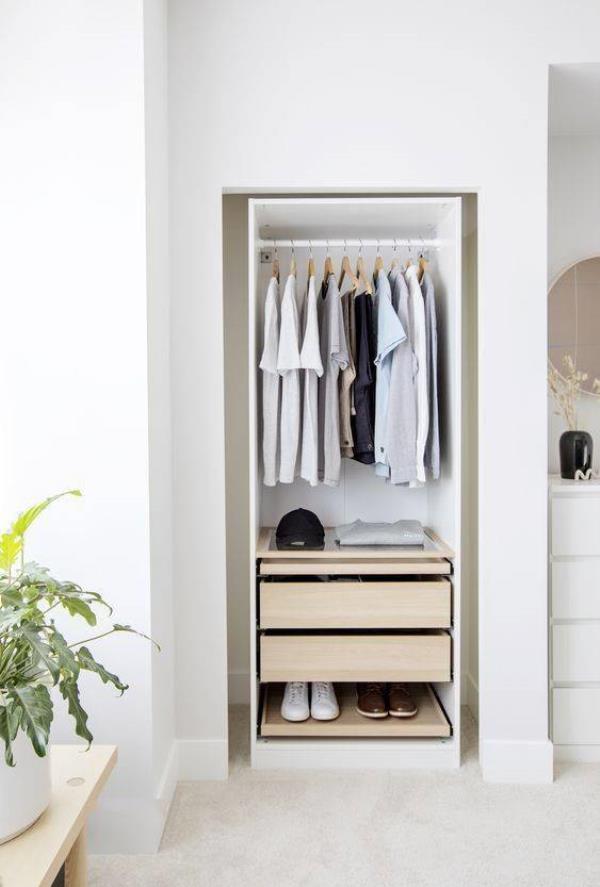 三亞裝修公司：小戶型房子裝修，臥室墻上挖三個(gè)壁櫥！