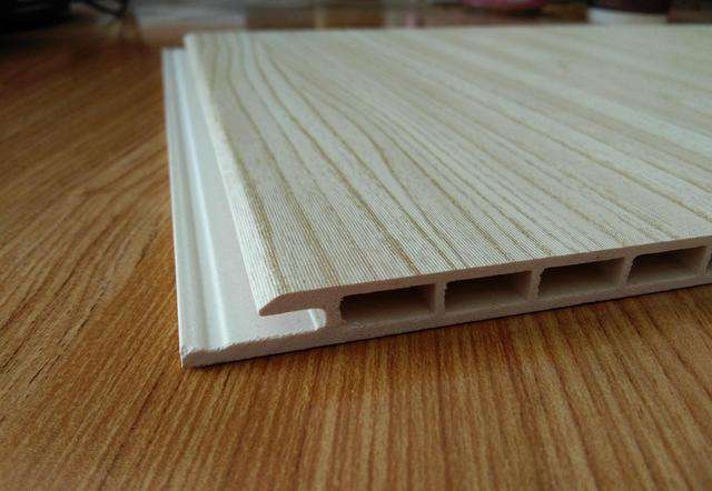 我家有三歲孩子，新房裝修不刷漆，用集成墻板沒有異味，更環(huán)保