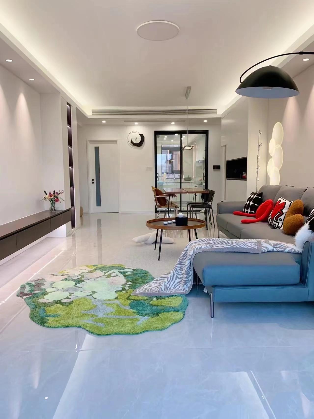 她家96平米，全屋大白墻，簡潔又大方，電視墻做懸空柜，真明智