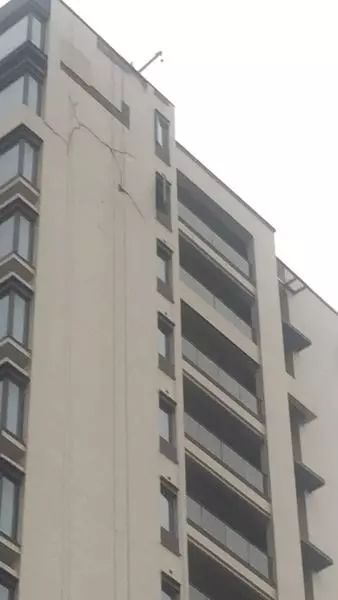 杭州一樓盤豪華裝修，沒交付外墻已開裂！業(yè)主發(fā)現(xiàn)30多處質(zhì)量問題，快崩潰了