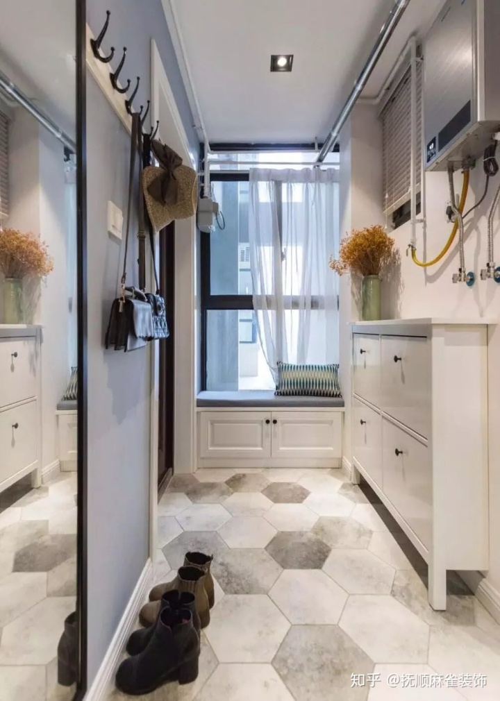 裝修效果圖：進(jìn)門就是客廳？玄關(guān)這樣設(shè)計(jì)就對(duì)了！